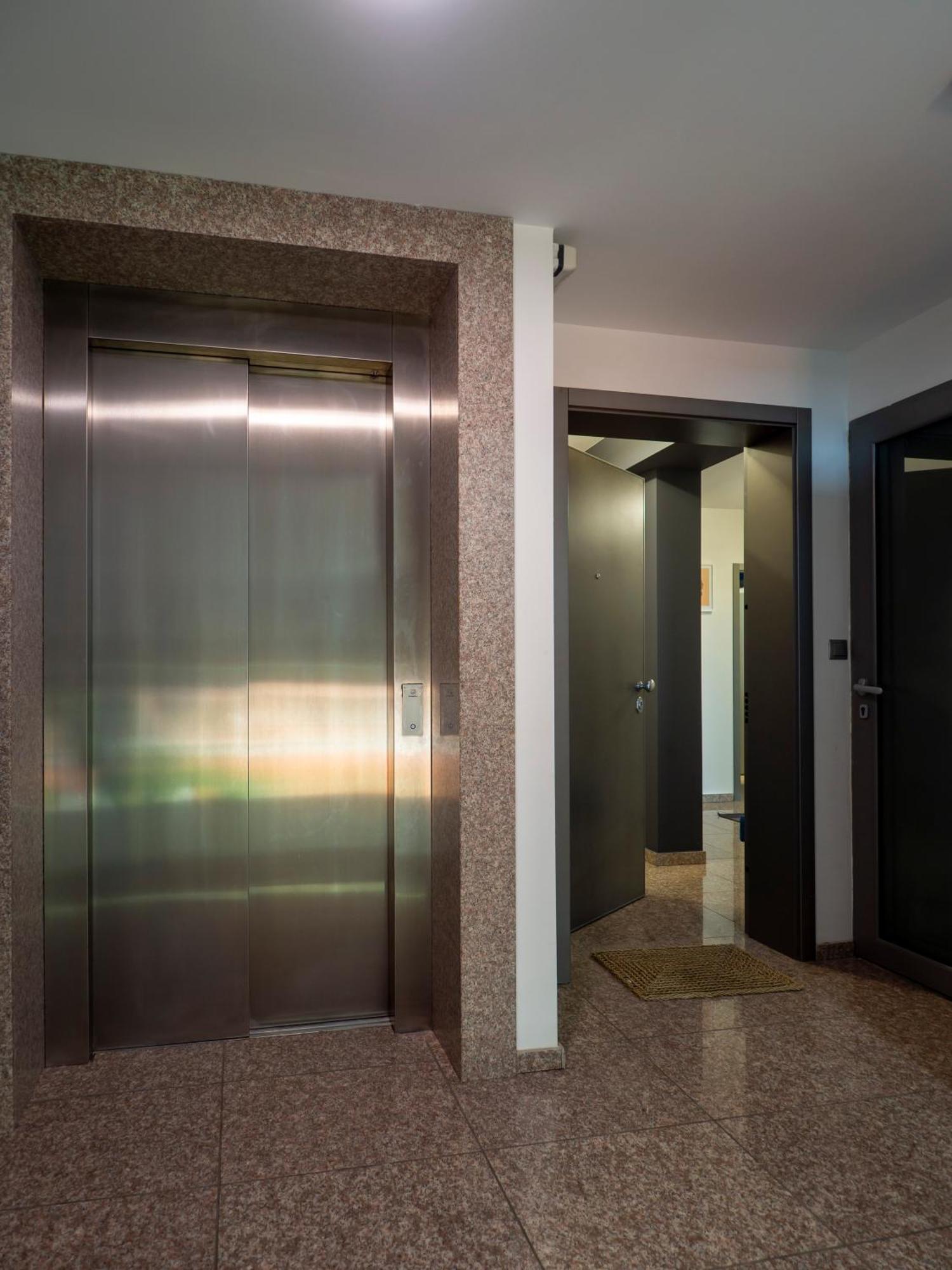 Vertigo2 Huge Apartment 2 Bedrooms Balcony Parking Σόφια Εξωτερικό φωτογραφία